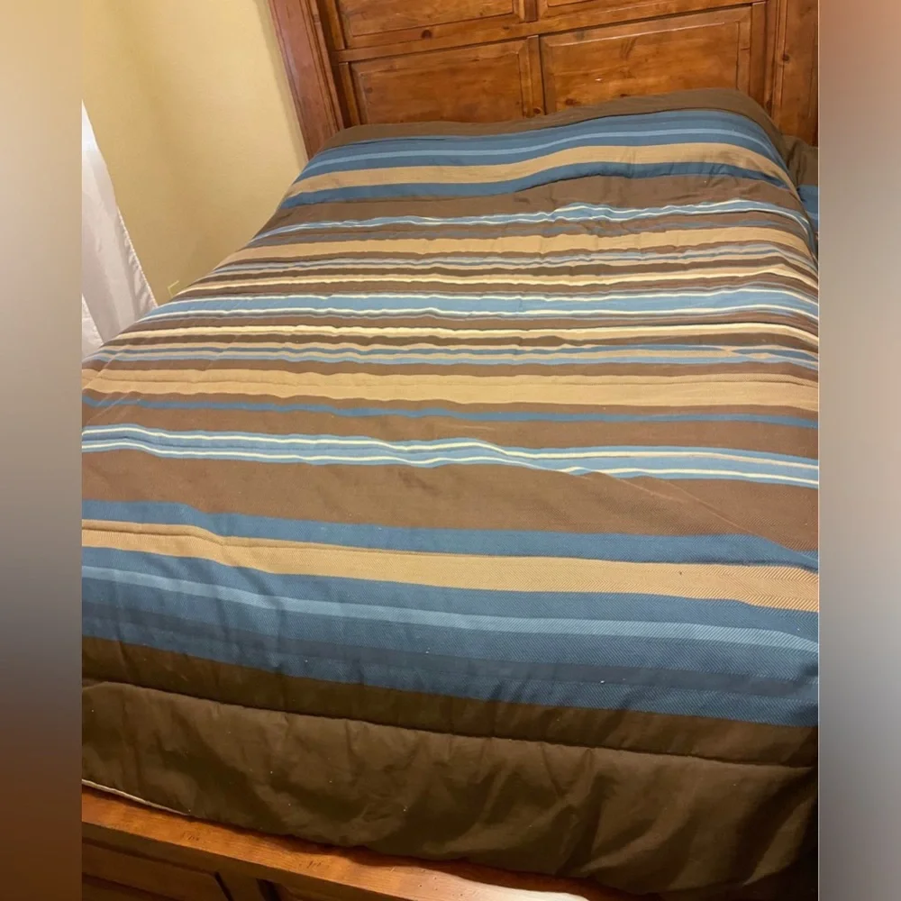 Queen Size Comforter, Bed Skirt & Sheet Set